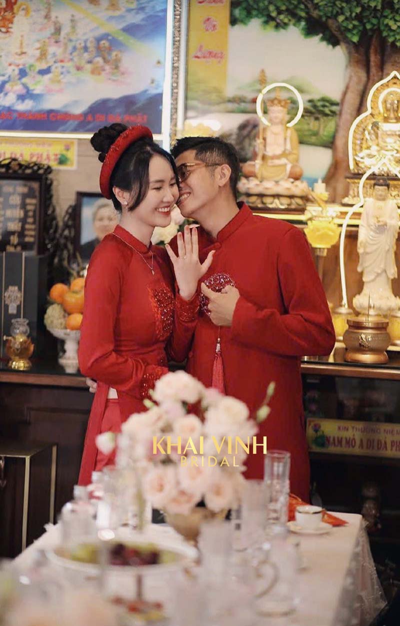 The simple and elegant red couple s ao dai stands out