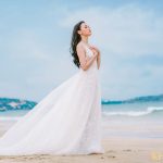 Lựa chọn váy cưới chụp ảnh cưới trên biển đẹp