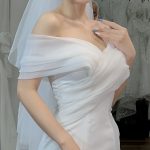 Váy cưới trễ vai gợi cảm phù hợp với cô dâu hiện đại