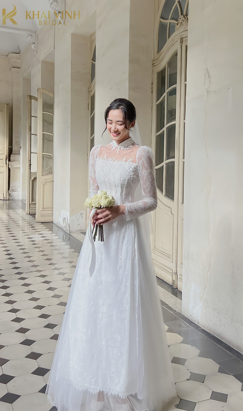 Váy cưới xòe tay con màu trắng phối ren hình cây hoa đính ngọc trai