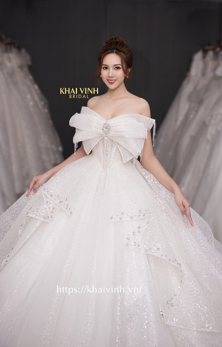 Trang chủ 22 vay cuoi cong chua dinh no kim sa va da pha le rat long lay 1