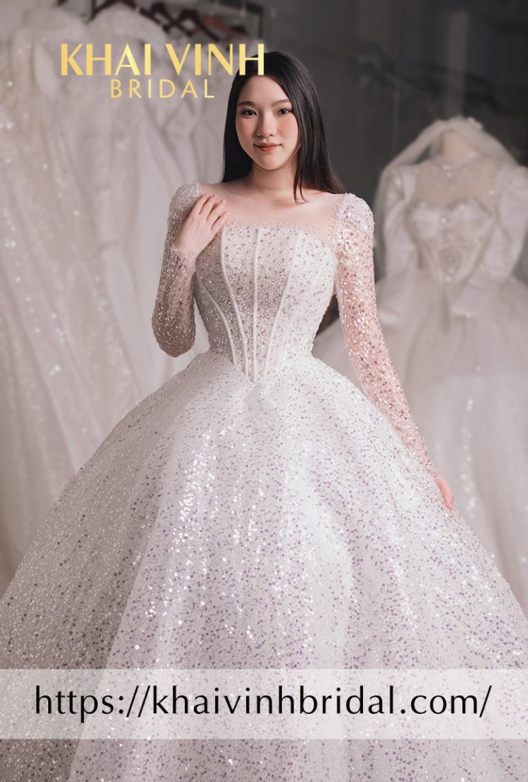 Trang chủ 12 vay cuoi cong chua co chu u dinh kim tuyen