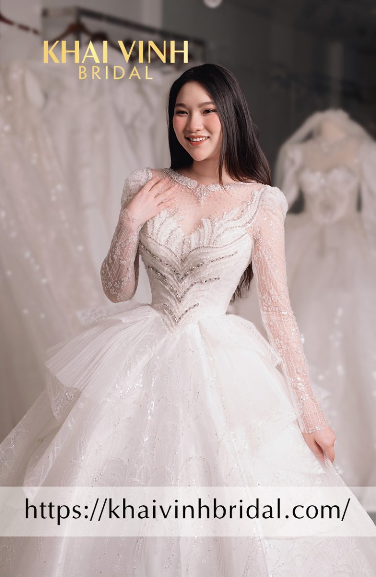 Trang chủ 14 vay cuoi cong chua co trai tim dinh da pha le