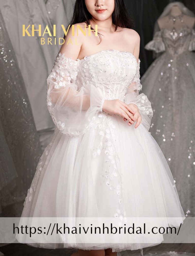 Trang chủ 18 vay cuoi ngan mac trong buoi tiec cuoi 1