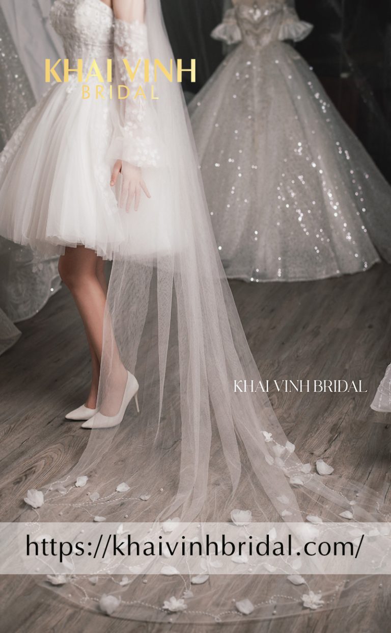 Trang chủ 19 vay cuoi ngan mac trong buoi tiec cuoi 2