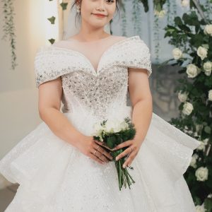 Váy cưới bigsize trễ vai xếp lớp, ngực chữ V