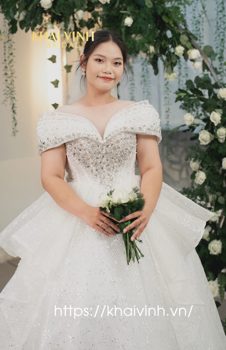 Trang chủ 8 vay cuoi bigsize tre vai xep lop nguc chu v 2