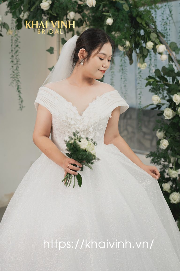 Trang chủ 9 vay cuoi bigsize tre vai xep lop nguc chu v 5