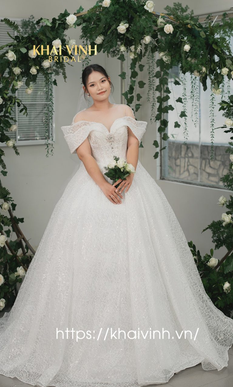 Trang chủ 4 vay cuoi size lon kieu che khuyet diem bap tay